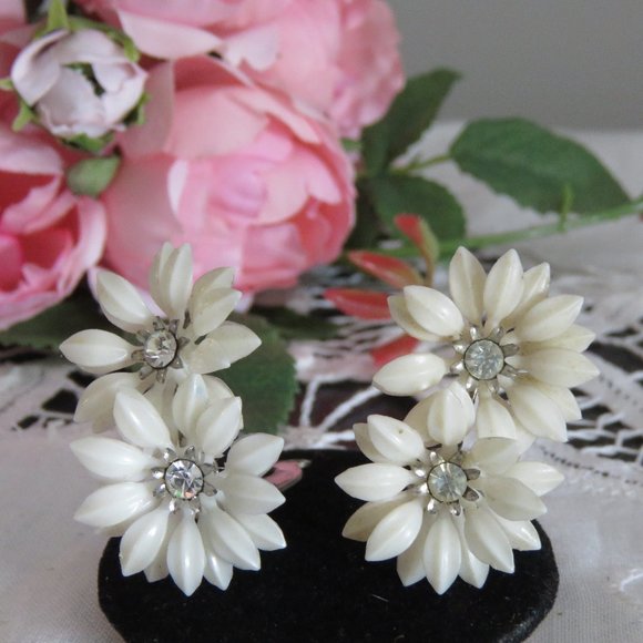 Plastic 1960s Earrings, White Daisies With Rhinestone Centers, Cute Boho Chic - Picture 3 of 7